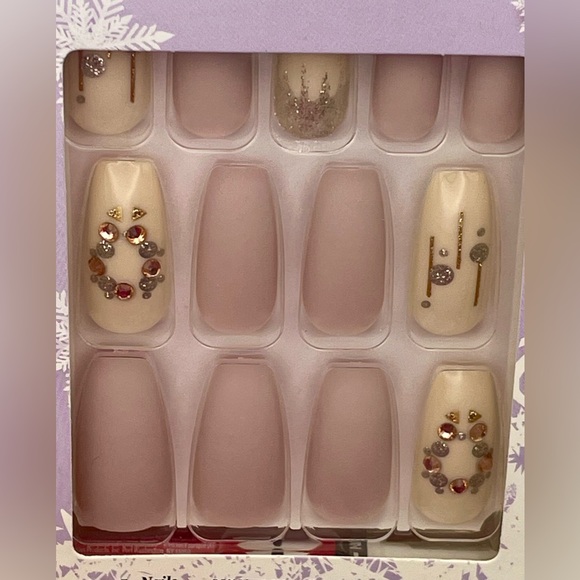 KISS Glue-On/Press-On Christmas Nails - Lot of 3 - Picture 3 of 8